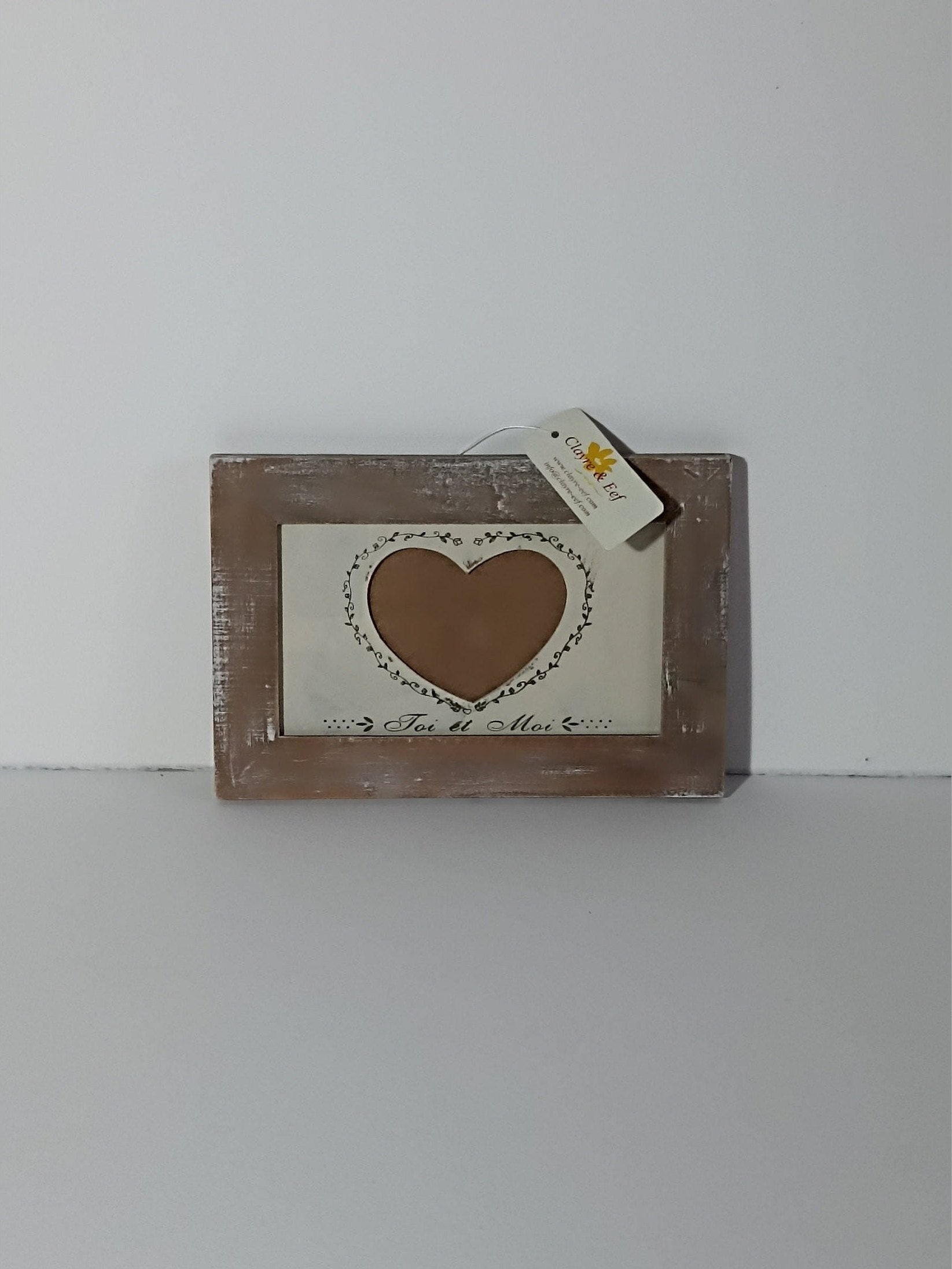 Portafoto da muro in legno stile provenzale con passepartout a cuore