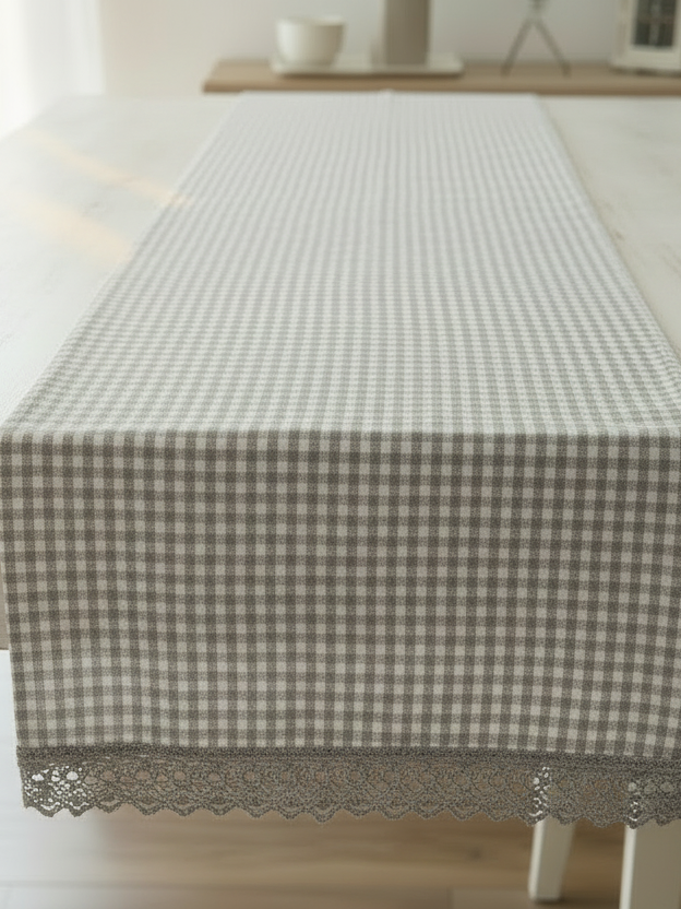 Runner grigio con pizzo