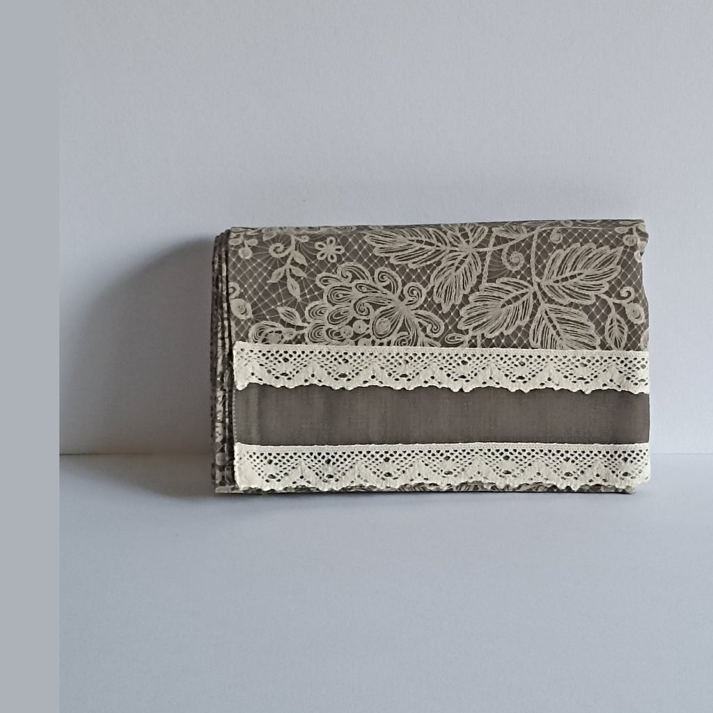 Runner grigio con pizzo